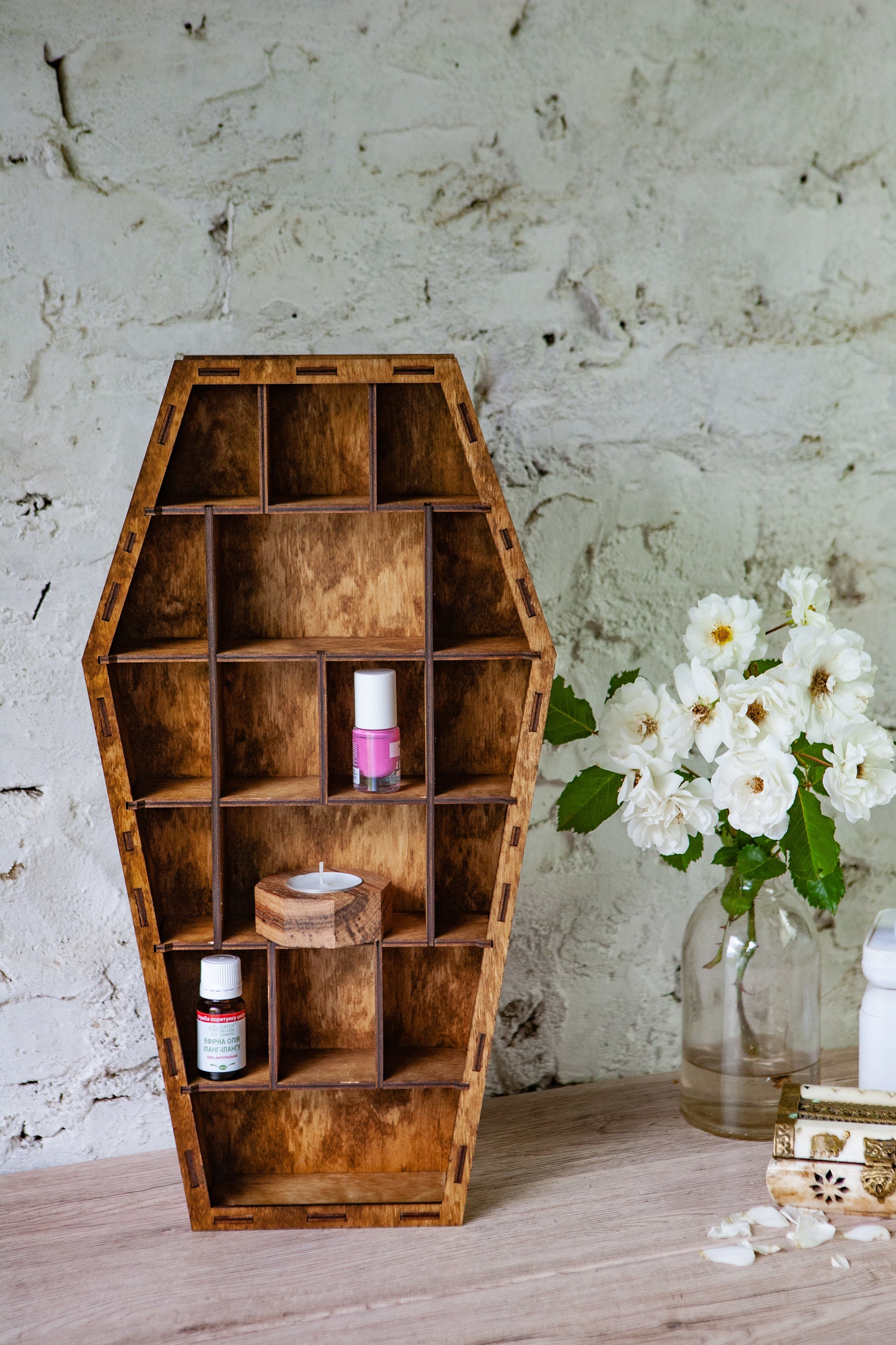 étagère cercueil pour bibelots, étagère en forme de bois, décoration gothique exposer ou ranger des verres à liqueur, étagères style gothique