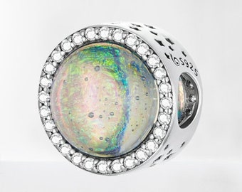 Precioso dije de diseño en plata de ley 925, ideal para pulseras y collares.