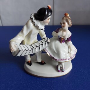 Rzadka figurka porcelanowa Volkstedt Pierrot i Columbine 1934-1949 Turyngia Art Deco Commedia dell'arte Figurka Harlequin Klejona Muzeum