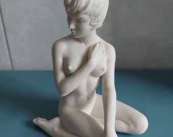 Goebel Porzellan Figur - Aktfigur - Frau sitzend mit Arm über Brust FN60-1957!!!