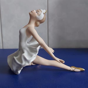 Figura de porcelana de Wallendorf, bailarina sentada, 1753, Kurt Steiner, bailarina de ballet, El lago de los cisnes, vintage, Turingia, Alemania, RDA.