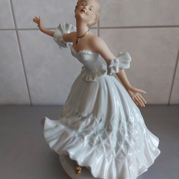 Wallendorf porcelain figurine dancer - Viennese blood 28 cm 1 finger is broken off