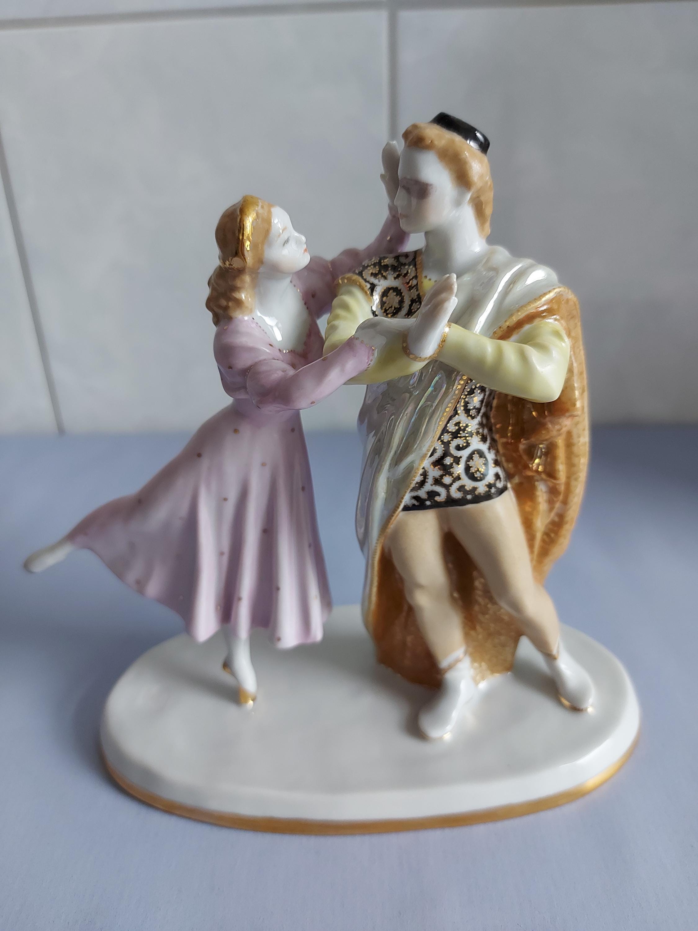 あざらし　アンティークカザフ刺繍とソビエト黄色プレート CICADA ／ Cicada Brooch ／ Yellow & Pink – AXELICA