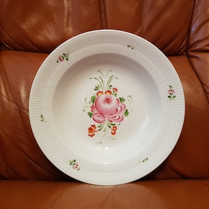 Wallendorf porcelain - 2 soup plates - deep plates - red Dresmer - decor 322 - 24 cm NEVER USED