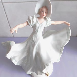 Porcelain figure-~dancer-~Wallendorf-~Danube waves -~until 1990!