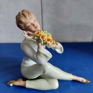 Wallendorf Porcelain Figurine Kurt Steiner 1757 Rare Vintage Fine China Girl with Bouquet Thuringia Collector Piece Perfect Cond