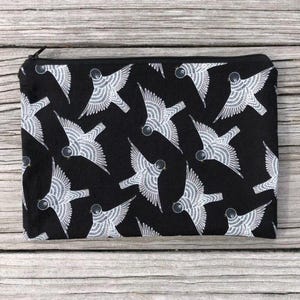 Pájaros negros volando, Estuches con cremallera, Colección Canto de Pájaros de Gingiber