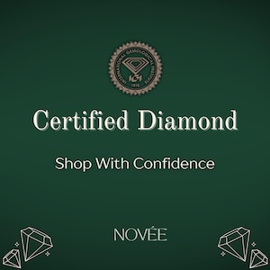 Könnte beinhalten: Dunkelgrüner Hintergrund mit dem Text "Certified Diamond" in weißer Schrift. Darunter wird der Text "Shop With Confidence" angezeigt. Das Bild zeigt auch ein rundes Emblem und Diamantenillustrationen.