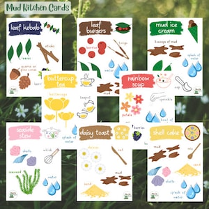 Puede incluir: Un conjunto de 10 tarjetas ilustradas coloridas con instrucciones para hacer recetas de cocina de barro. Las tarjetas presentan imágenes de ingredientes como hojas, bayas y barro, junto con instrucciones para hacer platos como brochetas de hojas, té de botón de oro y sopa de arcoíris.