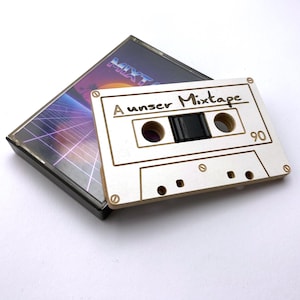Holz Mixtape mit Gravur & USB-Stick | Personalisiertes Retro Geschenk | Handgemacht | 80er 90er Kassette