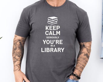 Camiseta Keep Calm Library, camiseta divertida para amantes de los libros.