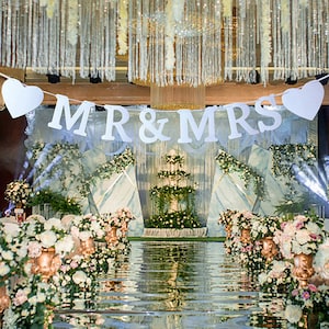 Mr & Mrs Banner Heart Wedding Bunting Banner, Engagement Party, Wedding Photo Prop,  Wedding Reception Decoration, Bridal Shower Bunting