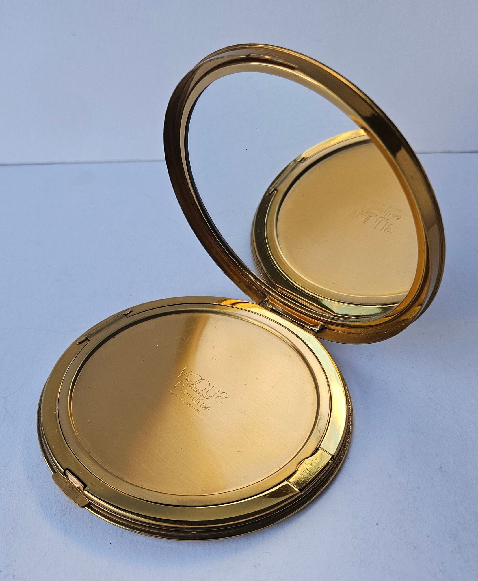Vintage Powder Compact by Vogue Mirrored Powder Compact Vogue Vanities