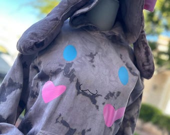 Sudadera con capucha teñida de moca inspirada en el rollo de canela.