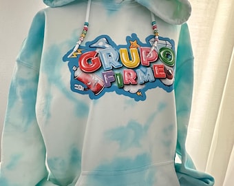 Sudadera con capucha tie-dye de Grupo Firme. Edición limitada inspirada en Eudin Caz.