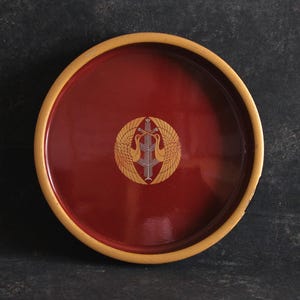 【阿源】漆・高台 【AYuan】 Lacquer Plate or Dish 阿源】黒漆建水 花入 盖置 [Ayuan] Black Lacquer Kensui | ichibutu