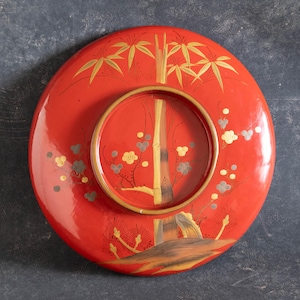 Boîte à bonbons rouge traditionnelle japonaise urushi laquée (pin, bambou, prune)