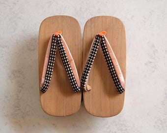 Damskie sandały Geta - Aizu z drewna paulownia z paskami w kratkę, styl vintage japoński