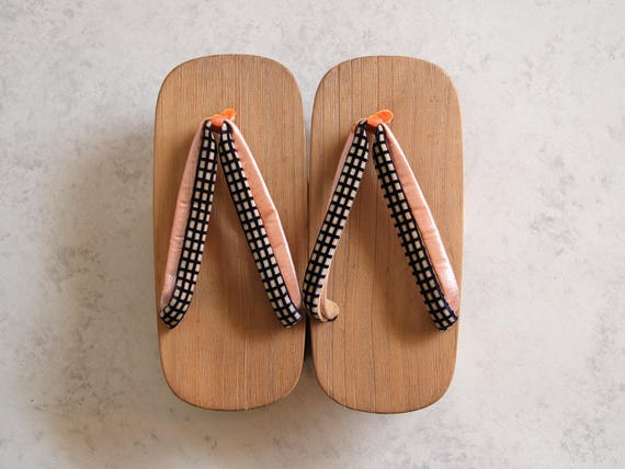 Women's Geta - Aizu Paulownia Wood Sandals with Checkered Straps　Vintage Japanese