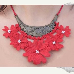 Rote Blume Boho Perlen Oya Crochet Bib Halskette - Einstellbar Schmuck Accessoire für Frauen Geschenk für Sie
