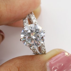 2.5 CT Round Moissanite Engagement Ring, Round Cut Diamond Ring, Split Shank Diamond Engagement Ring, Round Diamond Proposal Ring for Her
