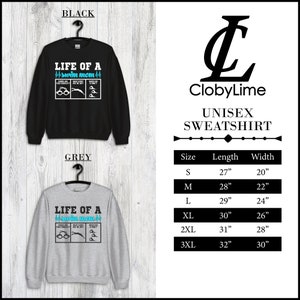 Peut inclure: Sweat-shirt unisexe disponible en noir et gris avec le texte "Life of a swim mom" et un graphique de lunettes de natation, un nageur et un bonnet de bain. Le sweat-shirt est disponible en tailles S-3XL avec des mesures de longueur et de largeur en pouces.