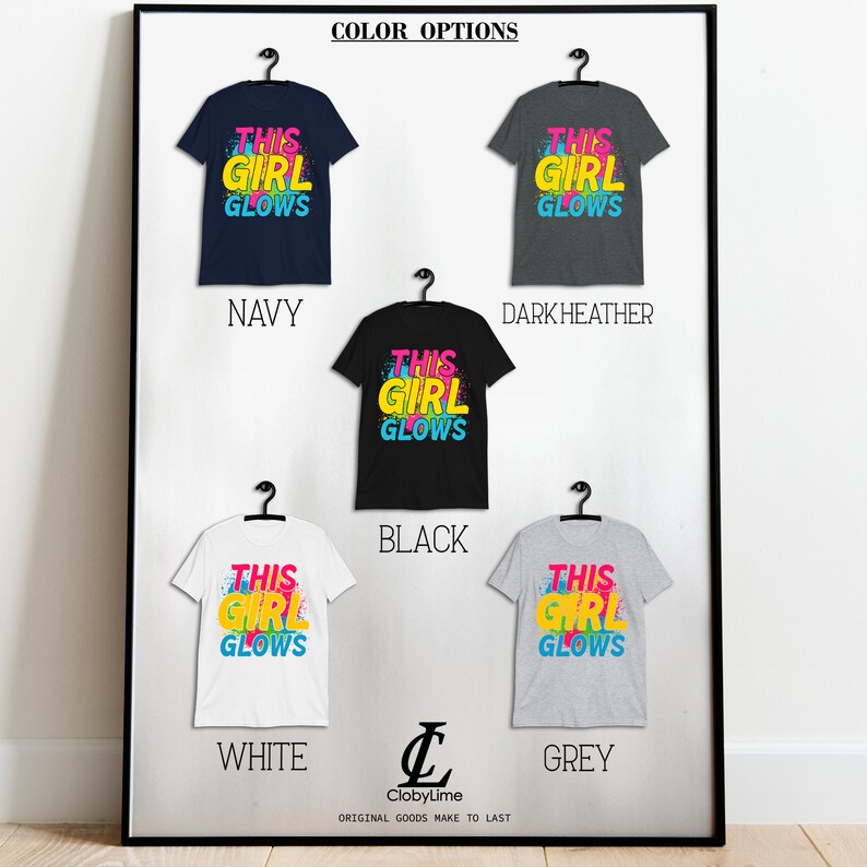 Puede incluir: Una camiseta gr&aacute;fica con el texto "This Girl Glows" en letras de colores. La camiseta est&aacute; disponible en azul marino, gris oscuro jaspeado, negro, blanco y gris.