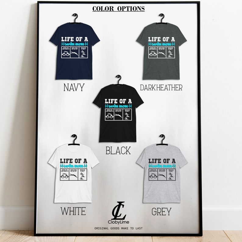 Peut inclure: Un t-shirt &agrave; motif graphique avec le texte "Life of a Swim Mom" avec des lunettes de natation et une ic&ocirc;ne de nageur. Le t-shirt est disponible en bleu marine, gris fonc&eacute;, noir, blanc et gris.