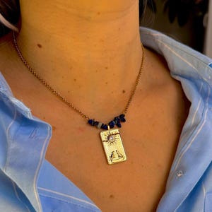 Collier Lapis-Lazuli  Pendentif Tarot "La Lune" Plaqué Or - Bijou Mystique & Élégant - Pierre Naturelle - Lithothérapie - Idée Cadeau