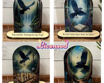 Vrijstaand decoratief stuk van Ravenhood, officieel gelicentieerd van acryl en hout.