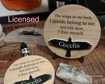 Ravenhood officieel gelicentieerde Cecelia decoratiestukken van hout en acryl.
