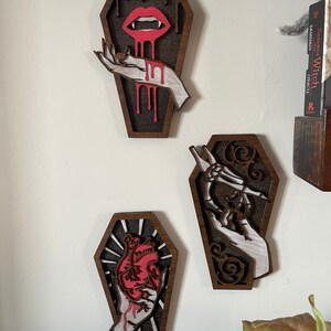 Decoración de ataúd de madera con manos de bruja: colgante de pared gótico