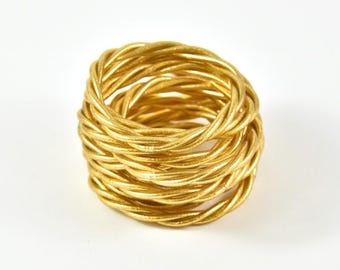 Lichtgouden gedraaide boeddhistische armband
