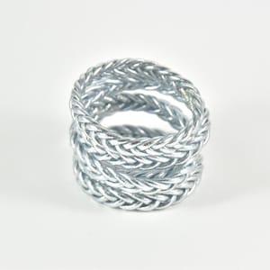 Bracciale buddista intrecciato in argento lucido