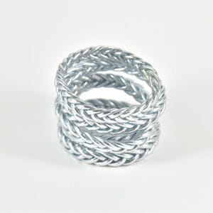 Bracciale buddista intrecciato in argento lucido