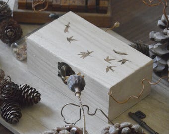 Spring mystery box - Swallow theme