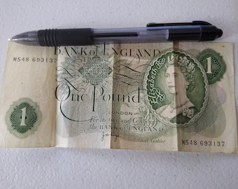 United Kingdom One Pound Note with Queen Elizabeth II