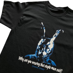 Waarom draag je dat stomme mannenpak? (kies je T-shirtoptie)
