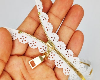 Lace edge zipper 35cm length Maroon