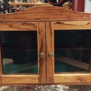 Vitrina artesanal de madera