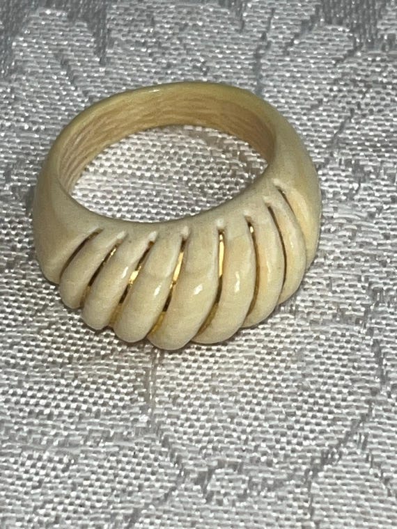 14K Solid Yellow Gold Creme Colored Bone Carved "… - image 1