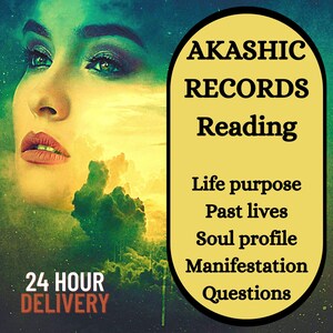Könnte beinhalten: Ein gelbes Banner mit dem Text "AKASHIC RECORDS Reading" und einer Liste der angebotenen Dienstleistungen: Lebenszweck, Vergangene Leben, Seelenprofil, Manifestation, Fragen. Das Banner befindet sich vor dem Gesicht einer Frau mit einem verträumten Hintergrund.