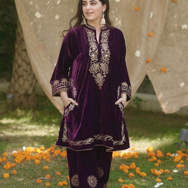 Premium Pakistani Purple Velvet Suit Fully Embroidered Velvet dress with Pant & Dupatta set, Suits for Eid , Winter Wear Partywear.