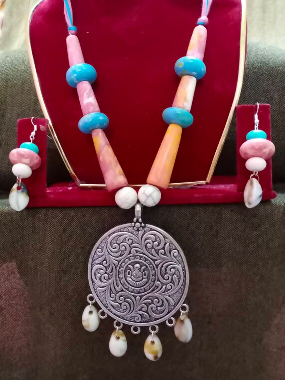 chemical beads necklace