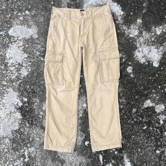 Shop Men ARMYJKTGRN Relaxed Utility Cargo Pants in GapFlex with Washwell -  329 AED in KSA | GAP