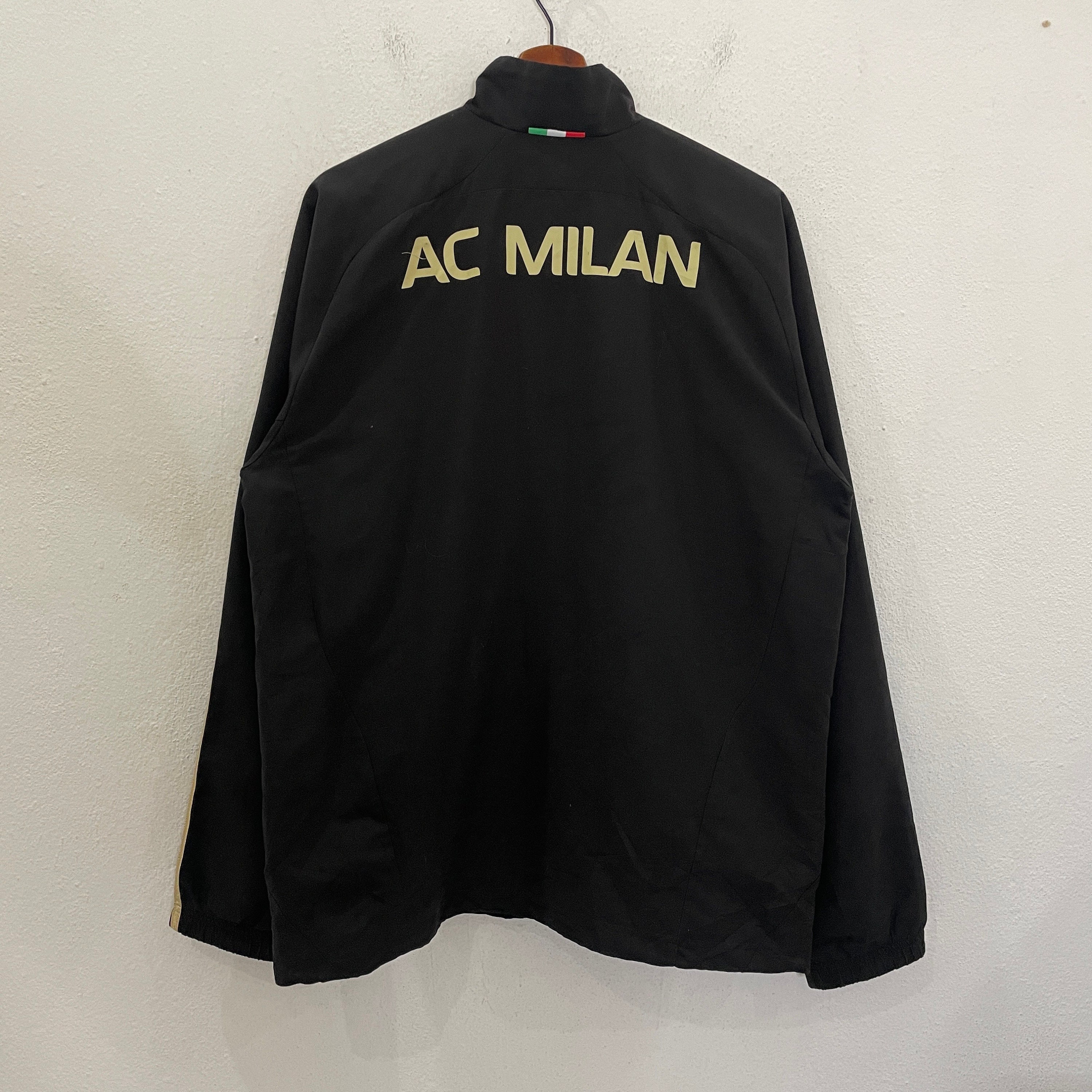 美品　AC Milan adidas ジャケット 黒　Mサイズ 5ac2784e0111488ec0c25afa2ec934