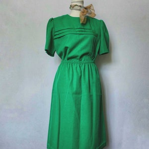 Vintage 1970's Checkaberry Solid Green Peplum Short Sleeve Skirt Suit Set image 2