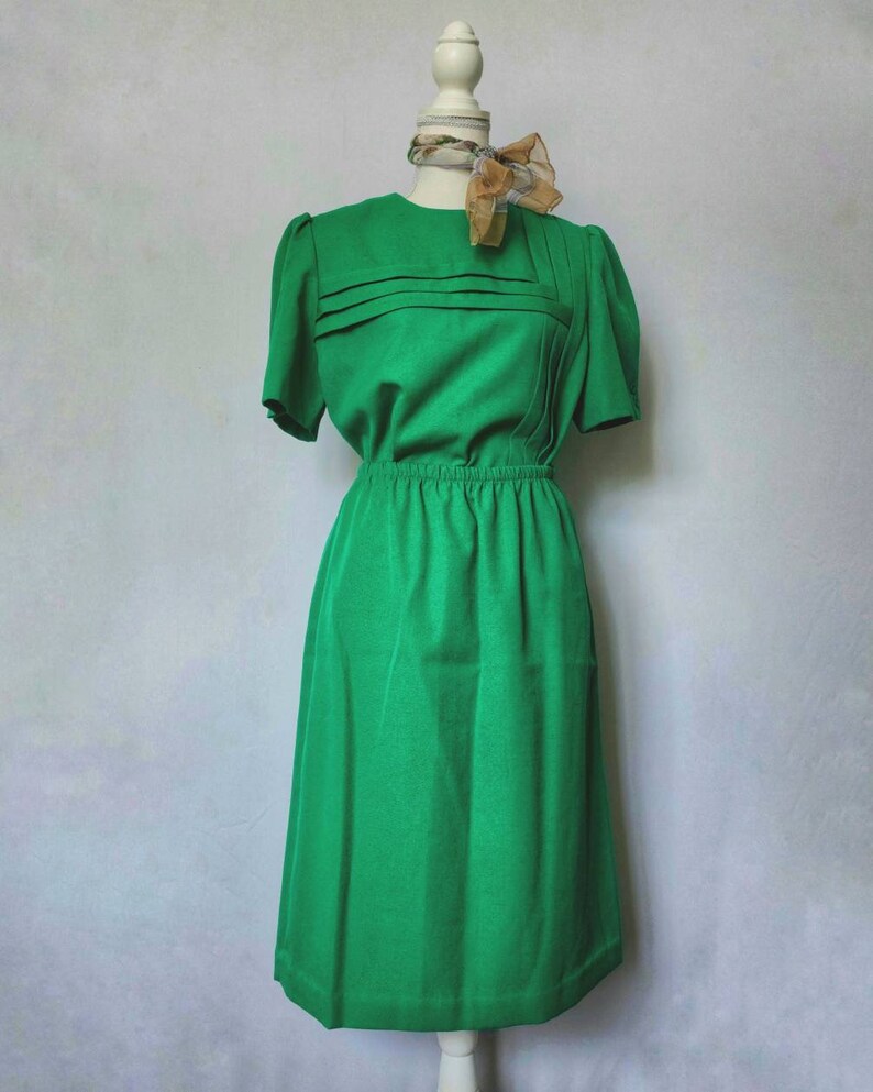 Vintage 1970's Checkaberry Solid Green Peplum Short Sleeve Skirt Suit Set image 2