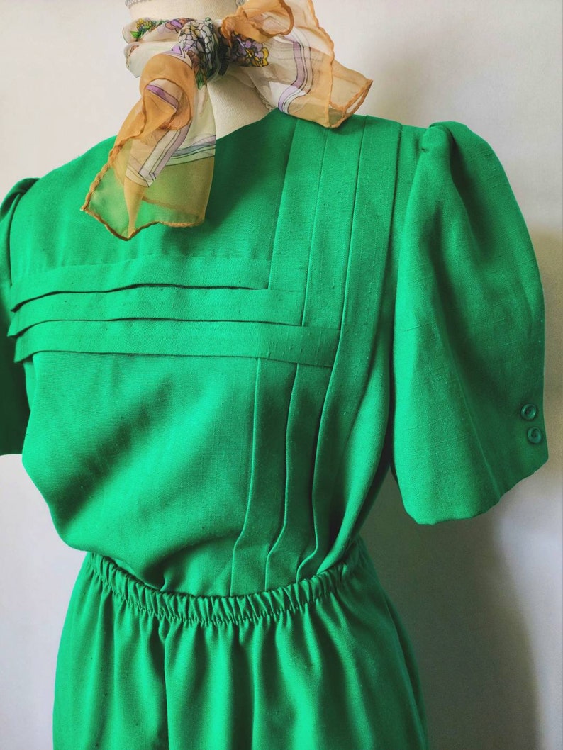 Vintage 1970's Checkaberry Solid Green Peplum Short Sleeve Skirt Suit Set image 5