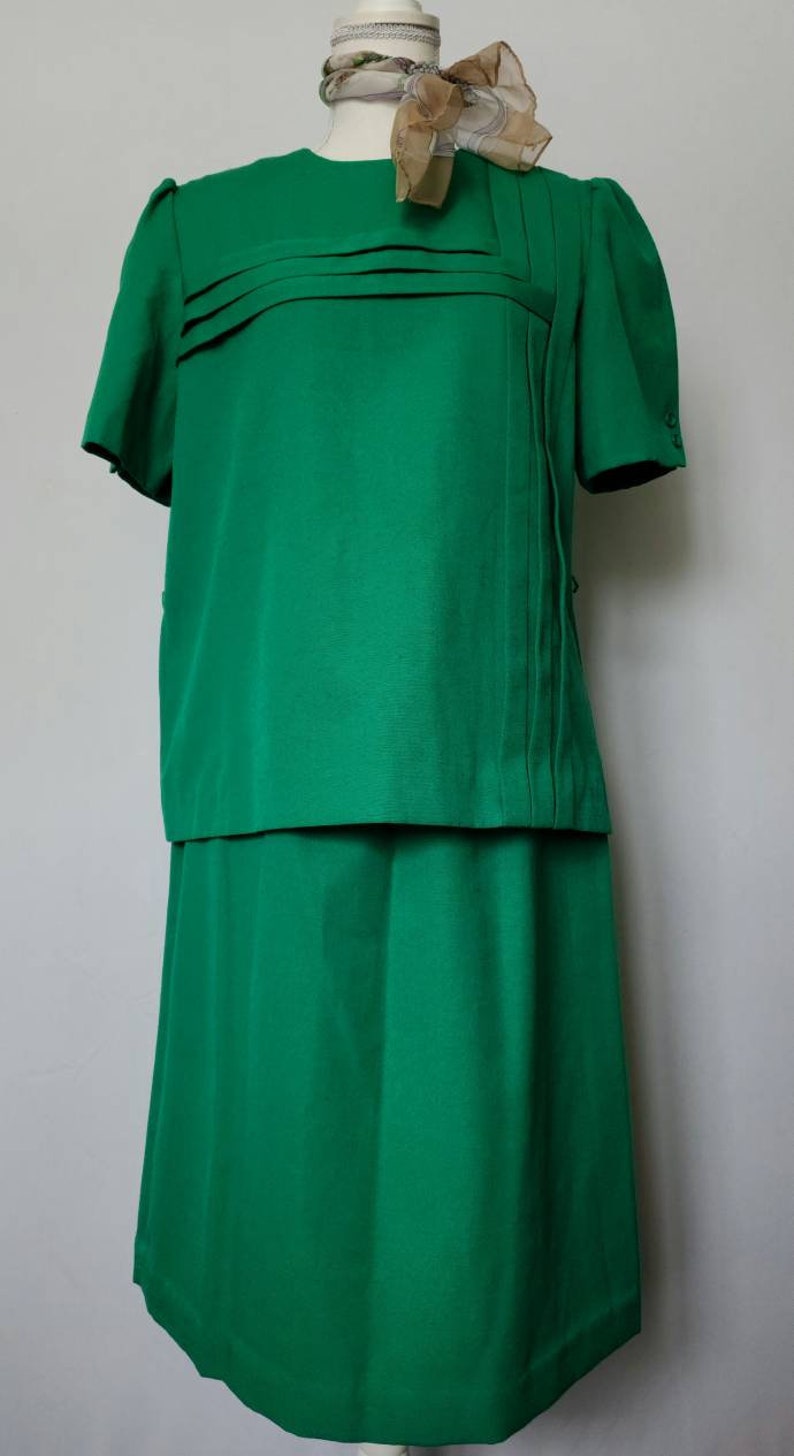 Vintage 1970's Checkaberry Solid Green Peplum Short Sleeve Skirt Suit Set image 8